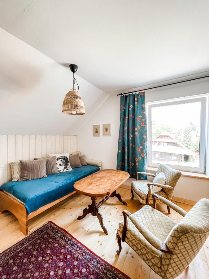 401 Mury Apartment *
