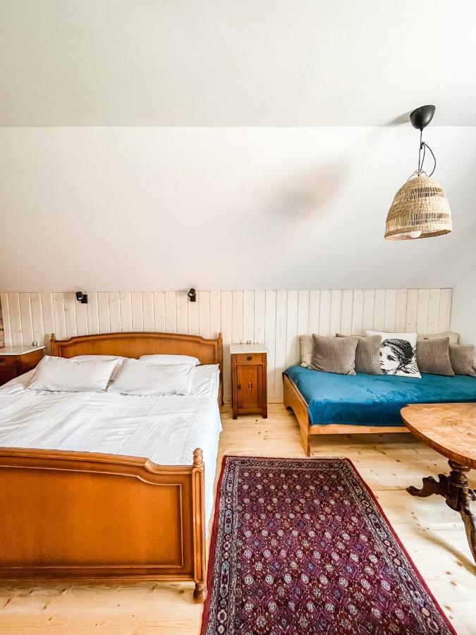 Apartment 401 Mury