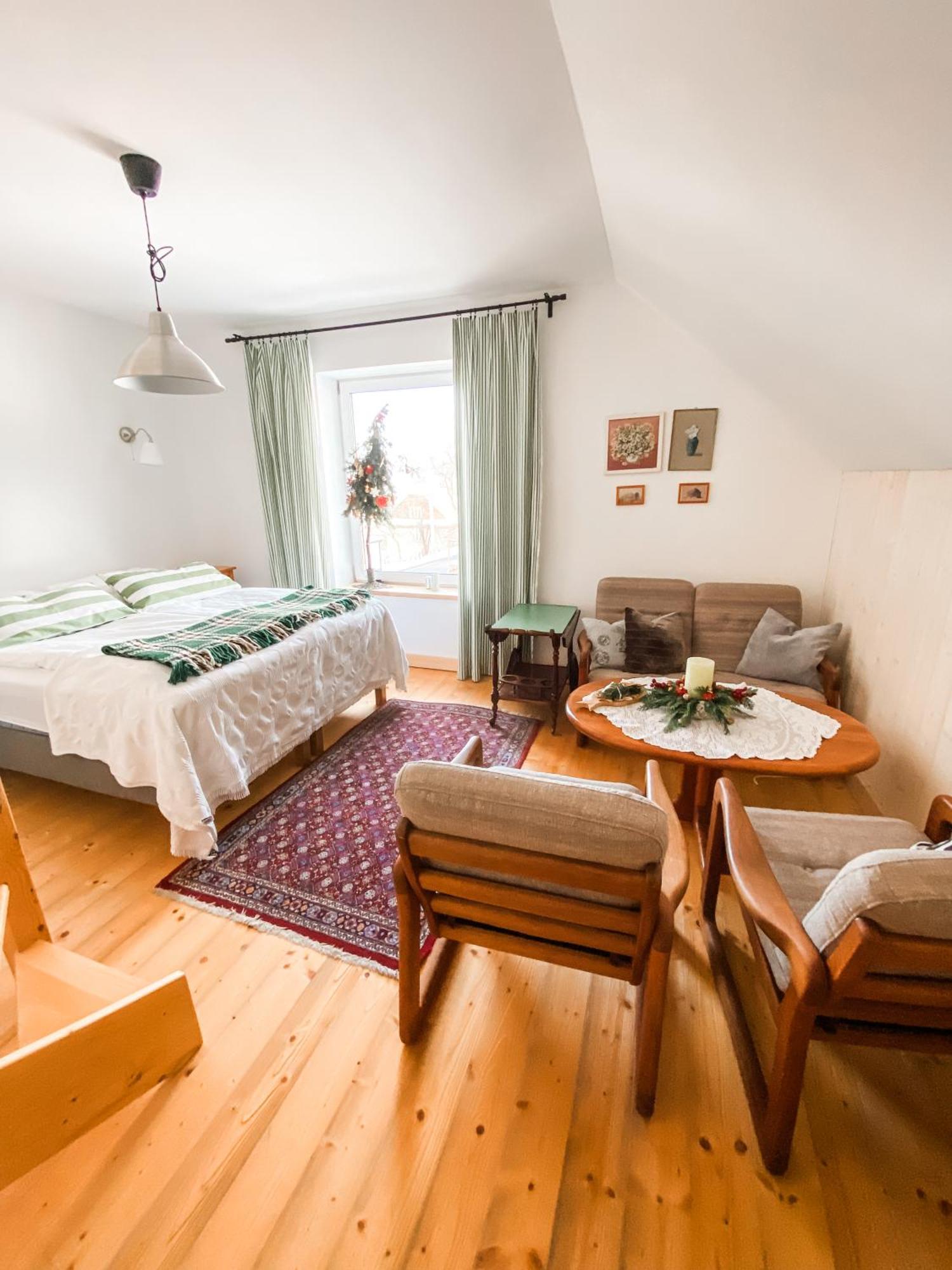 Apartment 401 Mury